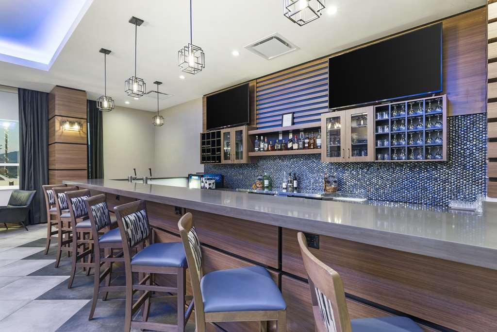 Best Western Premier Route 97 Вернон Ресторан фото